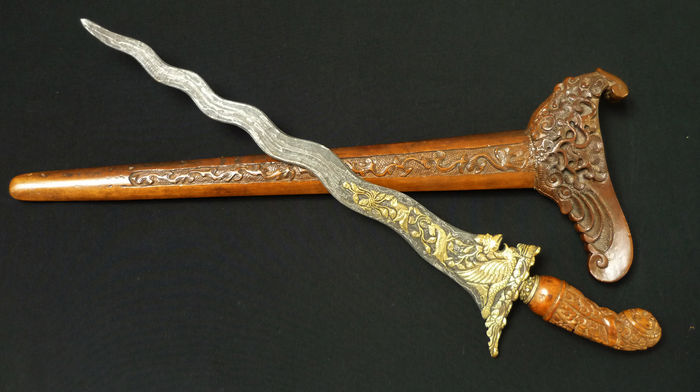 Keris: Senjata, Warisan Budaya, dan Simbol Spiritual Nusantara